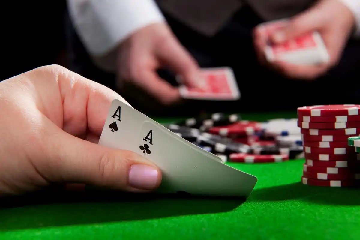 Philippine player accessing 33 APK live casino and slots on a smartphone