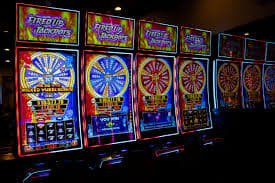 Philippines player browsing slot games on mobile using 33 APK